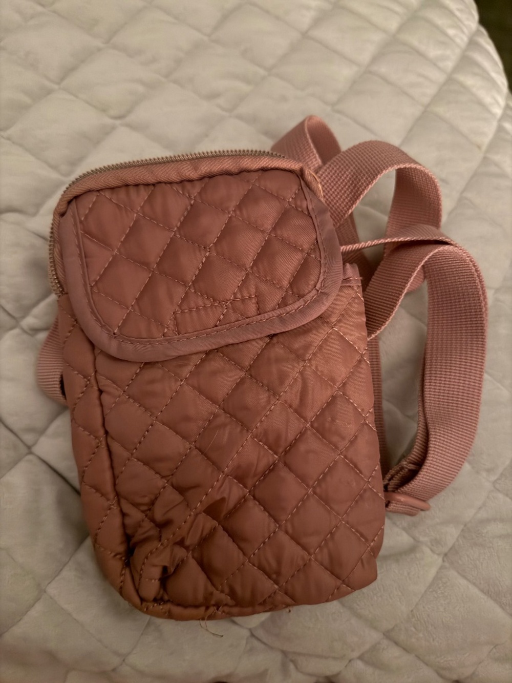 NWOT Mytagalongs Dusty Rose Quilted Phone Cross-Body Bag